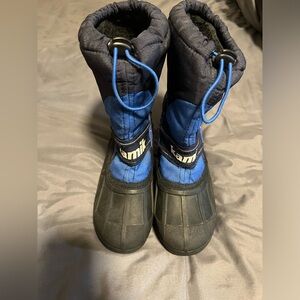 Kamik Winter Boots Youth size 3. Unisex
Smoke free home